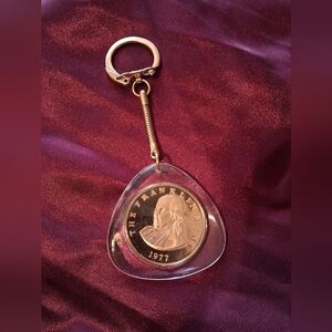 Vintage ~ THE FRANKLIN MINT 1977 Acrylic gold toned coin Keychain